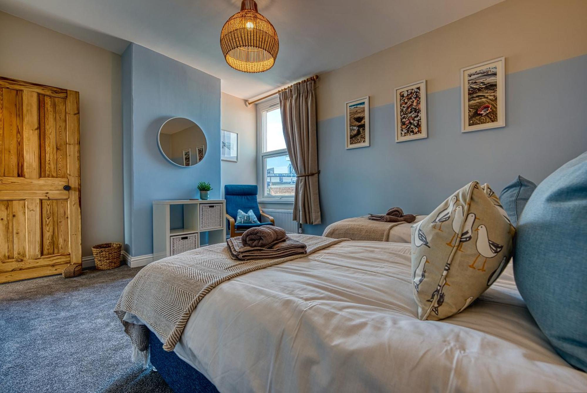 2 Bedrooms Modern, Stunning & Stylish Contractor House, Prime Portsmouth Location With Free Parking Permit, Summer Special Offer!! - By Blue Puffin Stays Exterior photo
